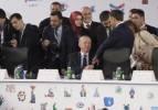 Cumhurbaşkanı Erdoğan- Macron görüşmesi! Parmağının ucuyla selamlaştı... 