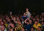 Fenerbahçe'nin şampiyonluğu sonrası binlerce insan sokağa döküldü