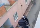 Miras kavgasında öz kardeşini evden çıkarmak için her yolu denemiş! 