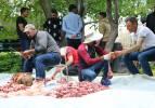 Köyde asırlık bayram geleneği: 100 kurban kestiler, çevre köylerde aynısını yapmaya başladı 