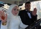 Direksiyon başına geçen gelinin, düğün arabasını gören hayret etti