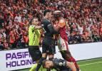 Galatasaray - Beşiktaş derbisinde ortalık fena karıştı! İşte ekrana yansımayanlar