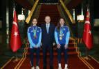 Cumhurbaşkanı Erdoğan Sude Yaren Uzun&ccedil;avdar ve Sıla Irmak Uzun&ccedil;avdar&rsquo;ı kabul etti