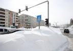 Kentte kar kalınlığı 4 metreyi aştı! Ara&ccedil;lar, trafik ışık ve levhaları yok oldu... 