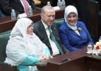 Cumhurbaşkanı Erdoğan'dan destek! Zeynep G&uuml;neş 100 t&uuml;lbentli kadınla Meclis'te