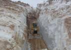 Hakkari'de etkili olan kar ulaşımı aksattı