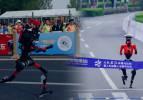 &Ccedil;in'de insansı robotlar yarı maraton d&uuml;nya rekorunu kırdı