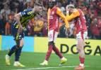 Galatasaray - Fenerbah&ccedil;e derbisinde ilgi &ccedil;eken kareler