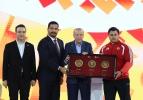 G&uuml;reşin efsaneleri Taha Akg&uuml;l ve Rıza Kayaalp'ten Cumhurbaşkanı Erdoğan'a anlamlı hediye