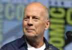 Demans ile m&uuml;cadele ediyordu! Bruce Willis'in son hali hayranlarını &uuml;zd&uuml;