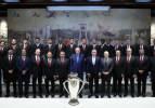 Galatasaray'dan Cumhurbaşkanı Erdoğan'a ziyaret! Forma takdim edildi: Dolmabah&ccedil;e'de dikkat &ccedil;eken kareler