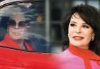 H&uuml;lya Ko&ccedil;yiğit'ten Sivas'ta nostaljik an: Film sahnesini yeniden canlandırdı