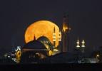 İstanbul'dan S&uuml;leymaniye'ye uzanan eşsiz dolunay manzaraları
