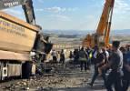 Ankara'da belediyeye ait hafriyat kamyonları &ccedil;arpıştı: 2 &ouml;l&uuml;