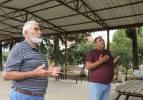 Antalya'da dikkat &ccedil;eken gelenek! Duvarın &ouml;n&uuml;ne ge&ccedil;en dua ediyor