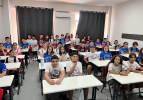 G&ouml;renler g&ouml;zlerine inanamıyor: 27 &ccedil;ift ikiz aynı okulda