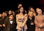Bak&uuml;'de &Ouml;zge G&uuml;rel r&uuml;zgarı! '44' filminin galasından ilk kareler...