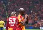 Derbi galibiyeti sonrası rekor! Galatasaray ve Fenerbah&ccedil;e arasında 18 puanlık fark