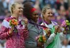 Williams, Sharapova'yı rekorla devirdi