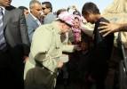 Barzani m&uuml;ltecilere kucak a&ccedil;tı