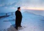 Kim Jong 'Devrimin kutsal dağı'nda