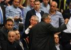 Aziz Yıldırım derbide çılgına döndü