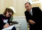 Başbakan 8 yaşındaki kıza r&ouml;portaj verdi