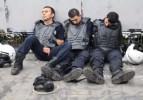 Taksim'deki polislerin iç burkan görüntüleri