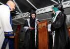Başörtülünün diplomasını komutan verdi