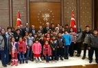 Erdoğan &ccedil;ocukları makamında kabul etti