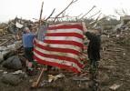 Tornado ABD'yi yıktı ge&ccedil;ti