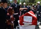 Şehit eşi uçaktan indi ve yıkıldı