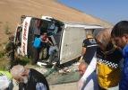 Yolcu otobüsü şarampole devrildi: 25 yaralı