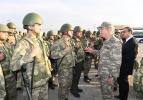 Orgeneral Akar, sınır birliklerini denetledi