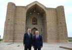 Cumhurbaşkanı'ndan Ahmet Yesevi T&uuml;rbesi ziyareti