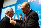 AK Parti'ye katılan Belediye Başkanları rozetlerini taktı