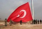 Kobani sınırına dev Türk bayrağı