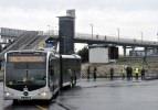Metrobüs durağında korku dolu anlar