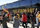 Antalya'da Galatasaray'a olaylı karşılama