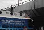 CHP'nin otob&uuml;s&uuml; k&ouml;pr&uuml;ye takıldı