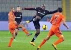 Kartal kırmızıda geçti!