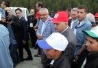 Başbakan Binali Yıldırım yağmurun altında doğa yürüyüşünde