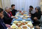 Başbakan iftarını gecekonduda açtı!