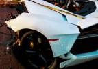Lamborghini Aventador ortadan ikiye ayrıldı