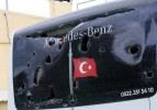 Beşiktaş otobüsüne taşlı saldırı