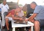 Bizden biri, Lukas Podolski ve paylaşımları
