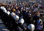 Polis alarmda! İstiklal Caddesi'nde m&uuml;dahale