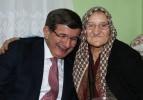 Davutoğlu, 75 yaşındaki nineyi sevindirdi