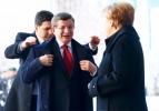 Davutoğlu, Merkel ile bir araya geldi