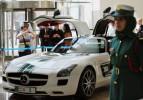 Dubai polisinin l&uuml;ks otomobil garajı
